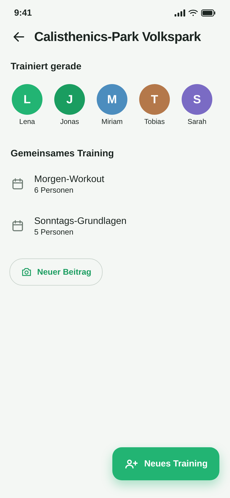 Geräteseite mit den Personen, die gerade eingecheckt sind, und den nächsten gemeinsamen Trainings